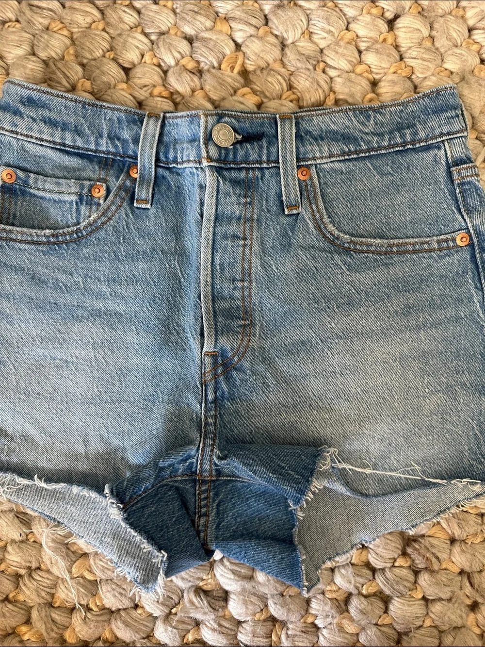 Levi’s cut off high rise denim shorts button fly med/light wash size‎ 27